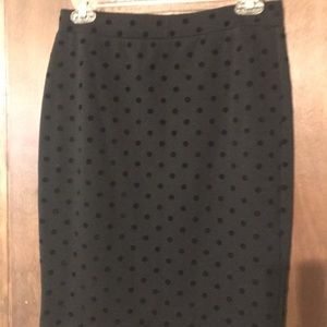 Above the knee straight skirt